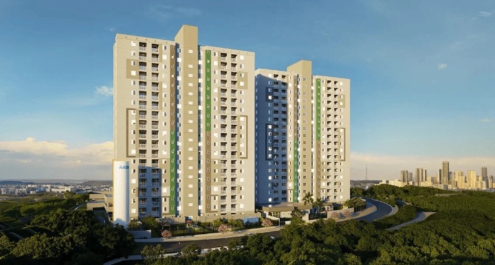 Torres de apartamentos cercadas por áreas verdes, com acesso viário e céu azul.